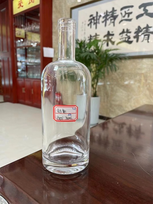 晶白玻璃白酒瓶廠(chǎng)家