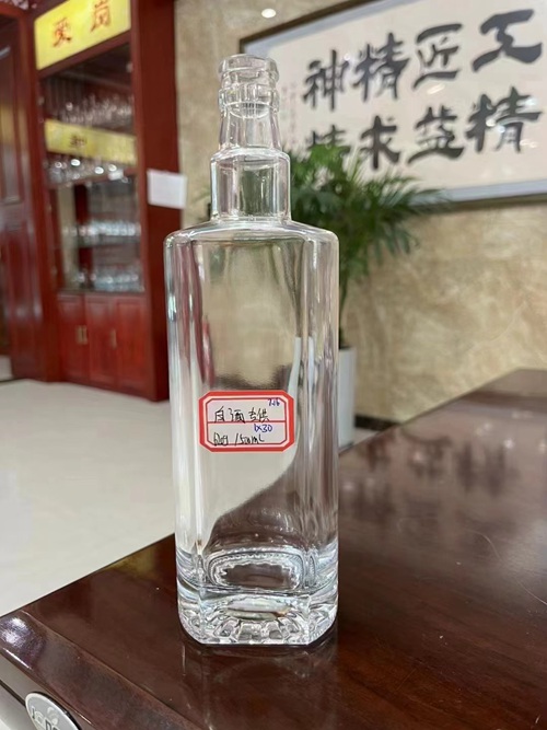 生產(chǎn)玻璃酒瓶廠(chǎng)家
